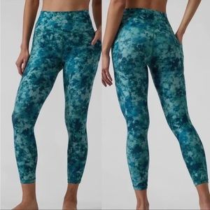 Athleta Salutation Stash Pocket II 7/8 Tight